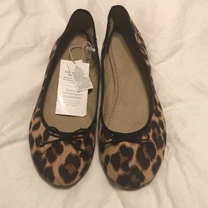 Old Navy leopard print flats size 10
